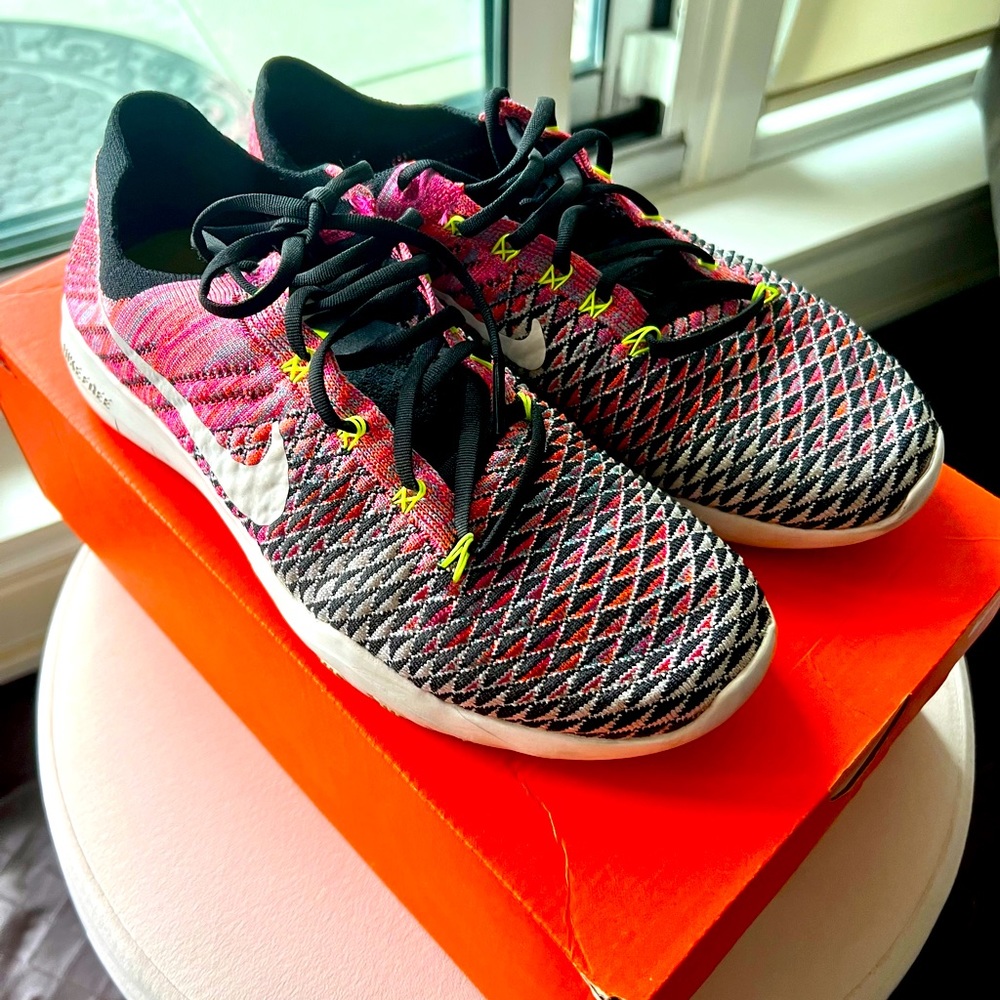 Nike Women’s Free TR Flyknit running shoes, Deadly Rose colour.